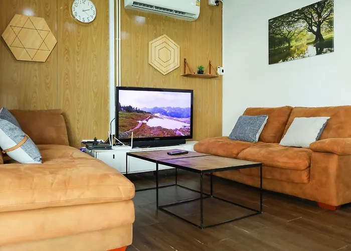 Airport Villa *